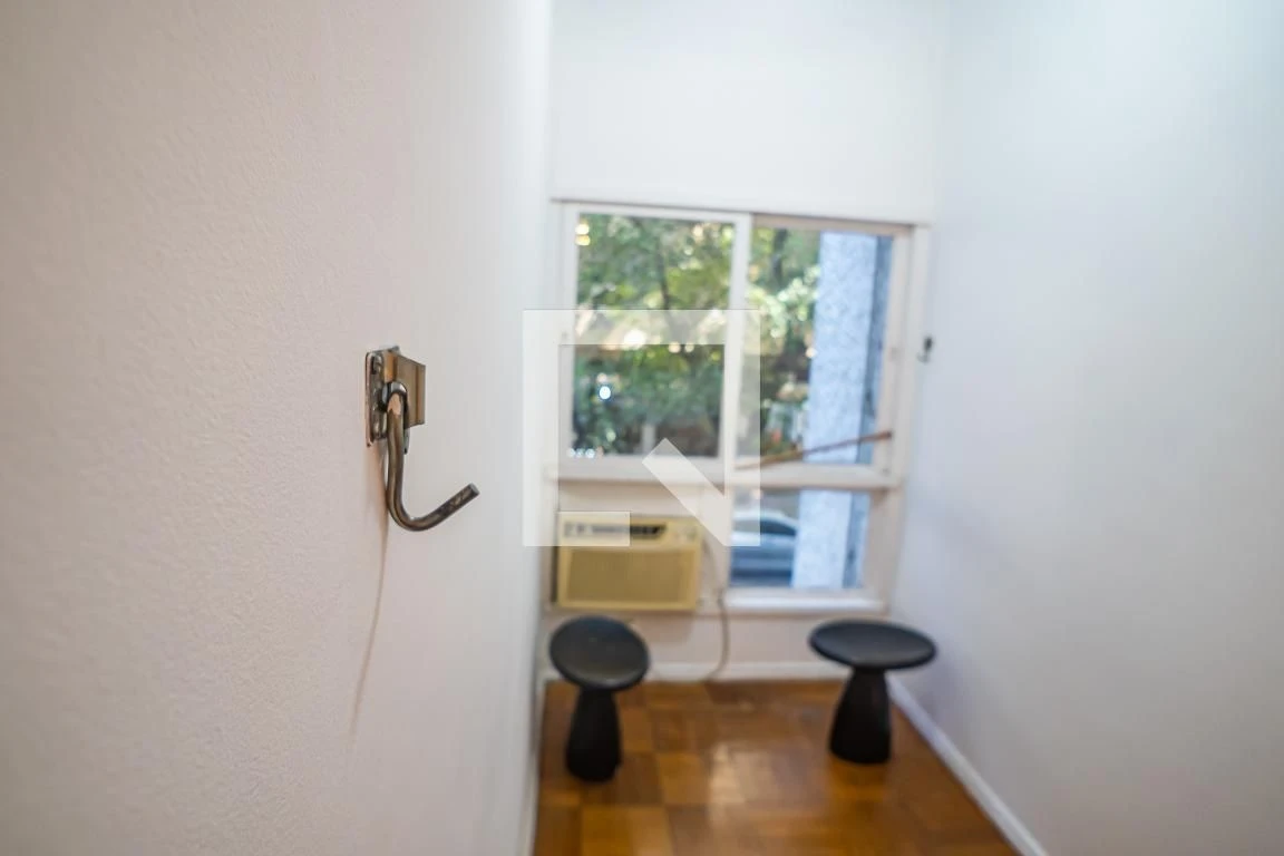 One-bedroom apartment with wood or laminate floors — photo 43