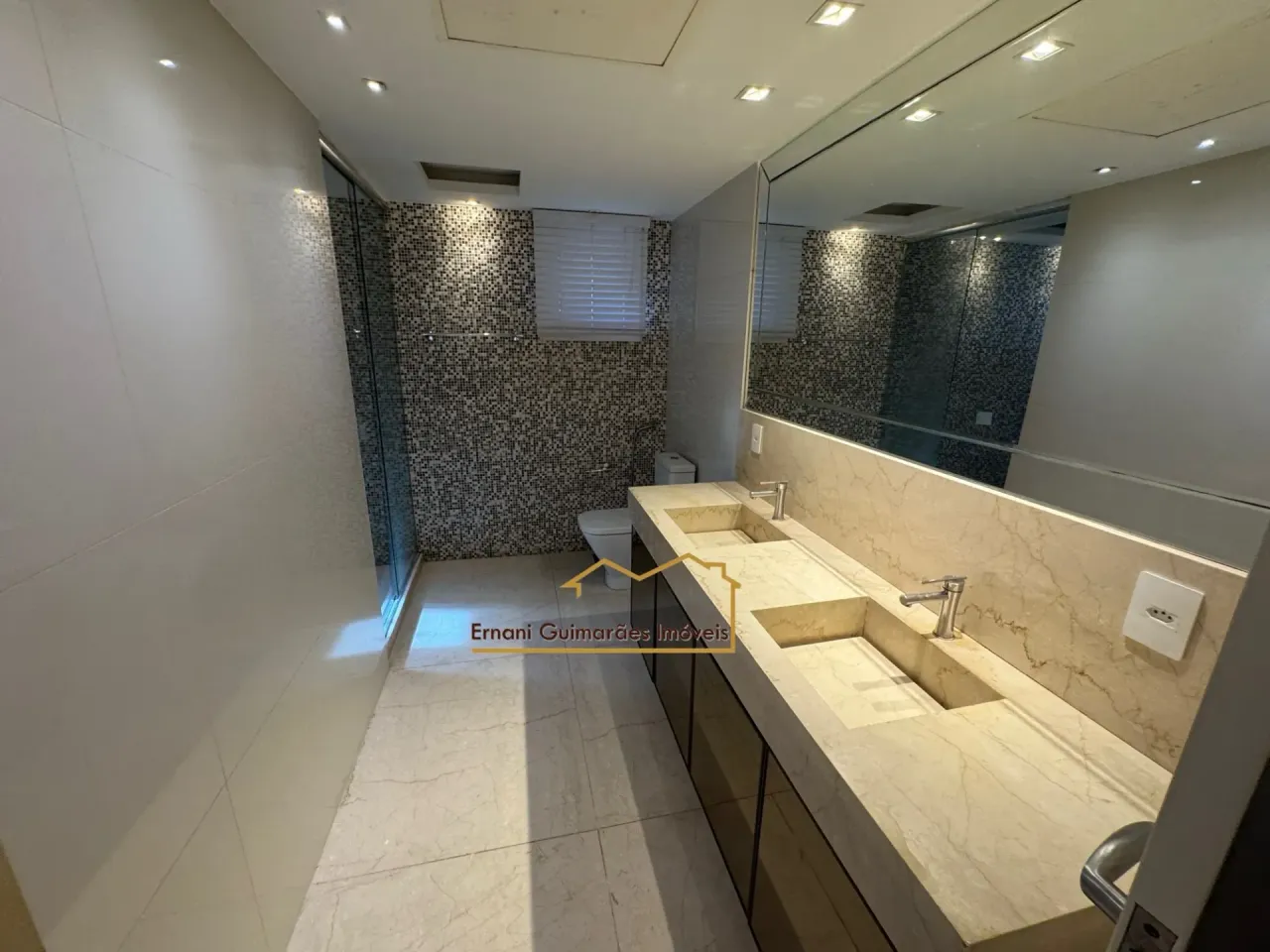 House with an open-plan kitchen and 4 bedrooms — photo 8
