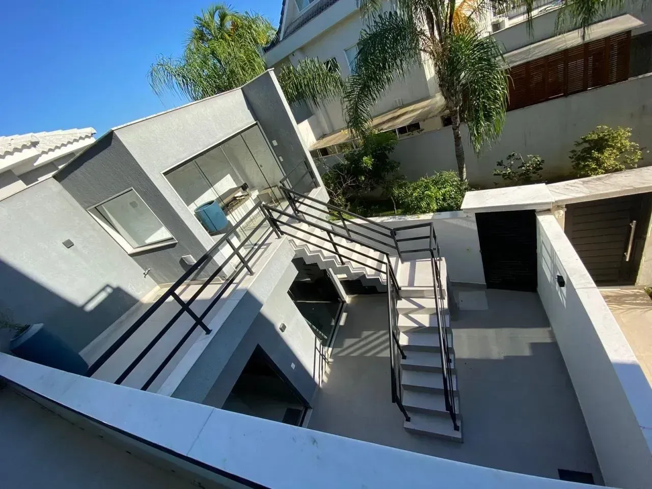 Furnished house with 4 bedrooms and 7 bathrooms — photo 37