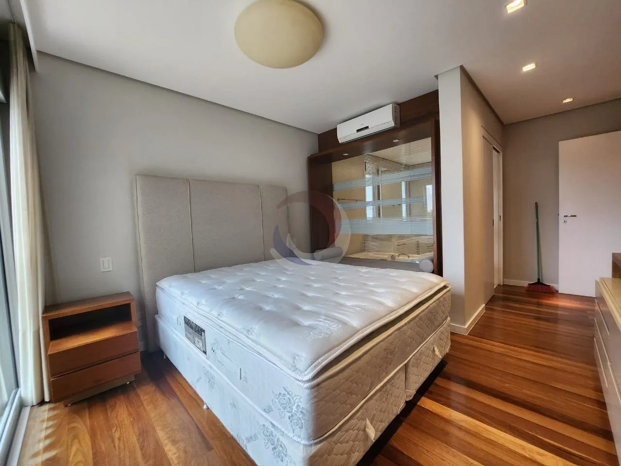 Furnished apartment, 237 m², with floor-to-ceiling windows — photo 13