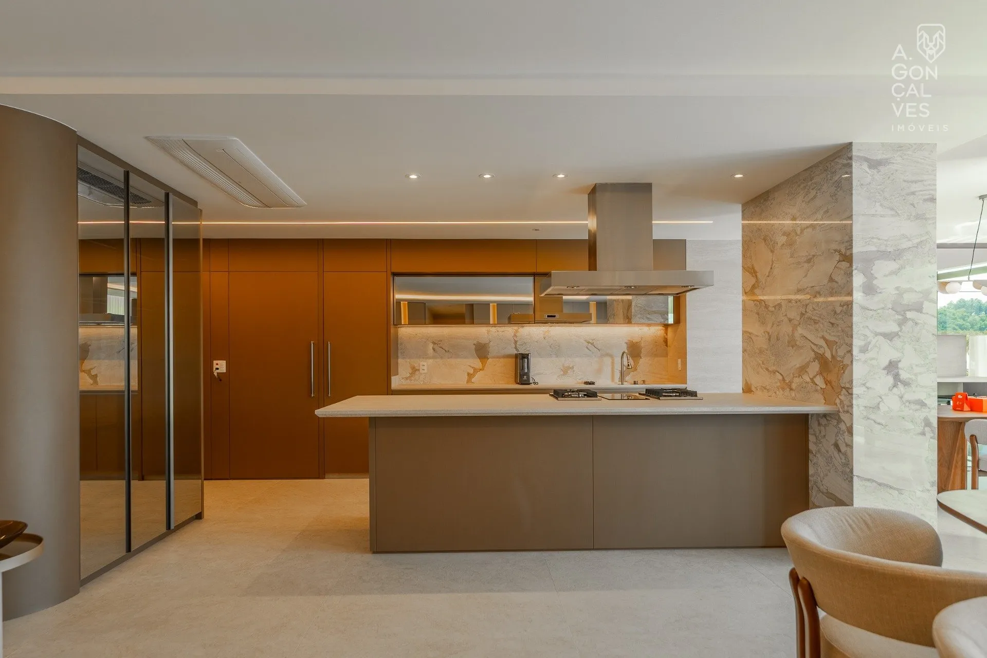 Furnished apartment with 3 suites and 257 m² — photo 31
