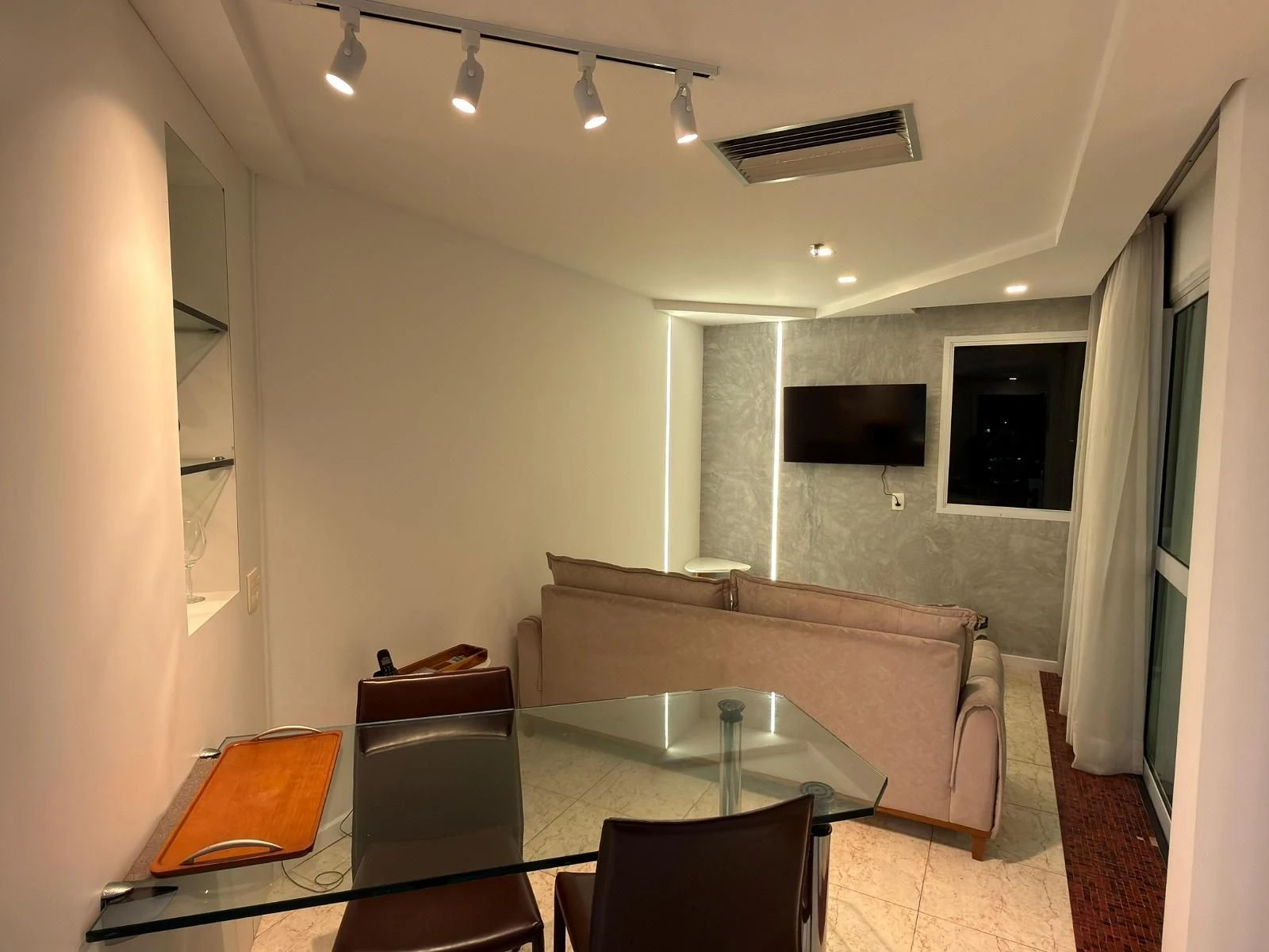 Furnished 1-bedroom apartment with balcony and parking — photo 16