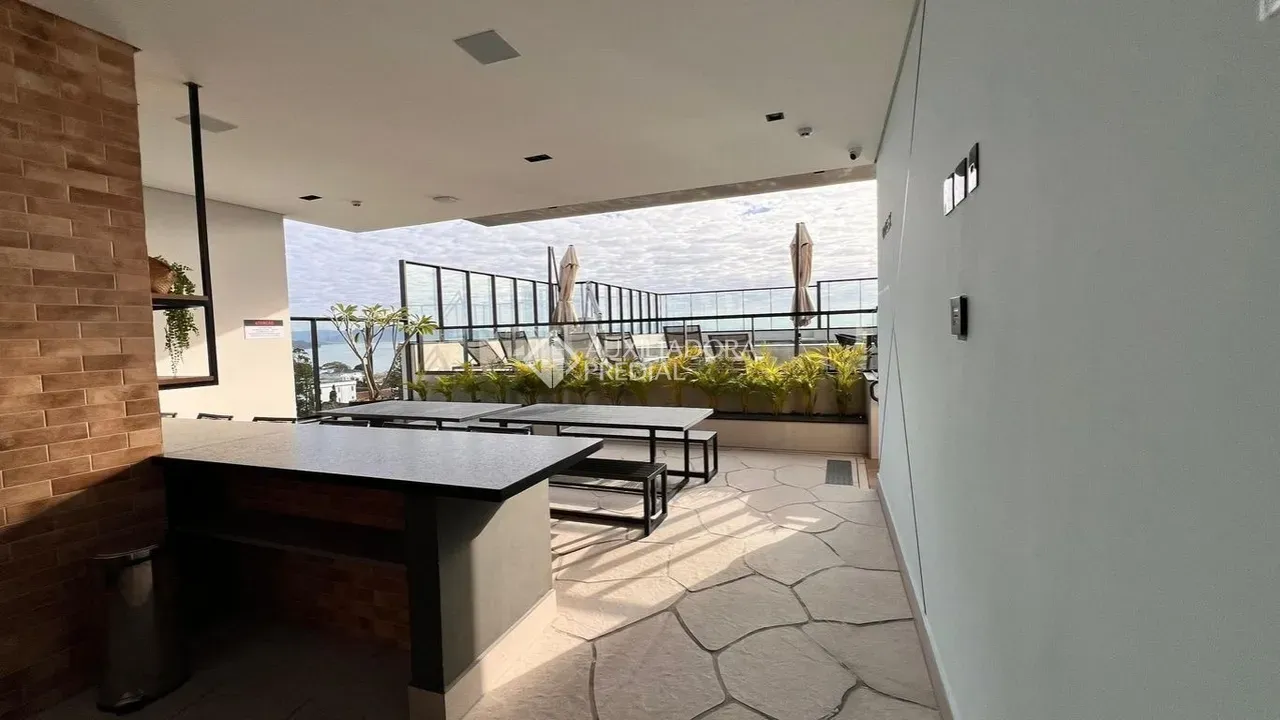 Furnished apartment with 2 bedrooms and 2 bathrooms