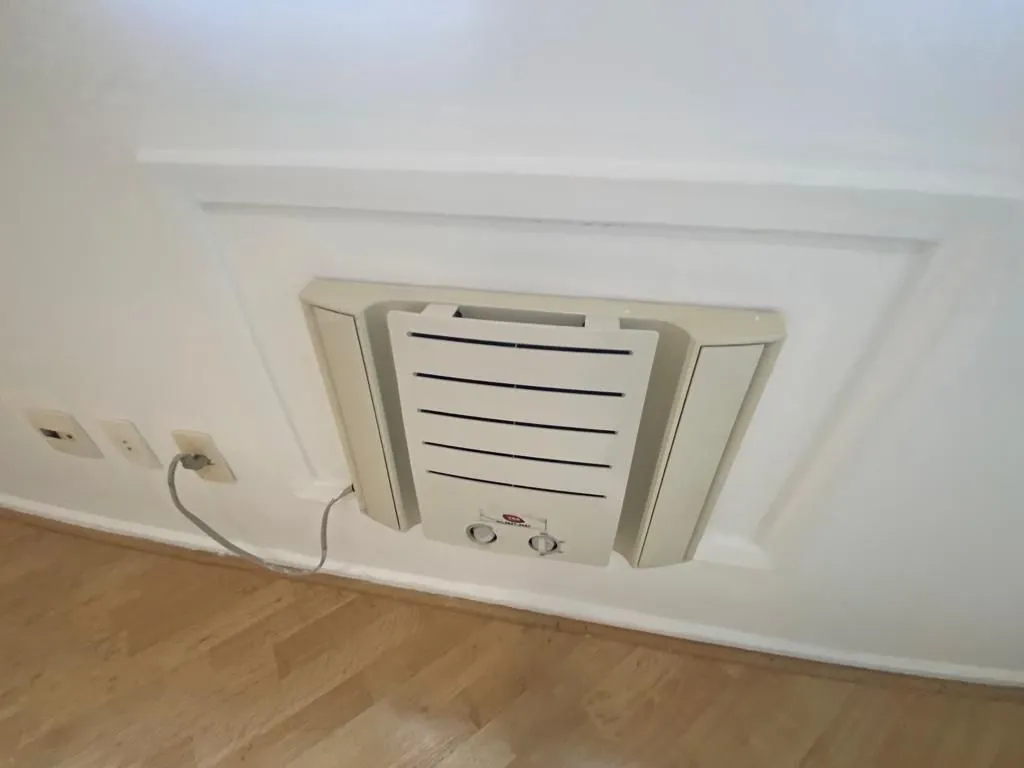 Apartment on the 13th floor with a bathtub — photo 35