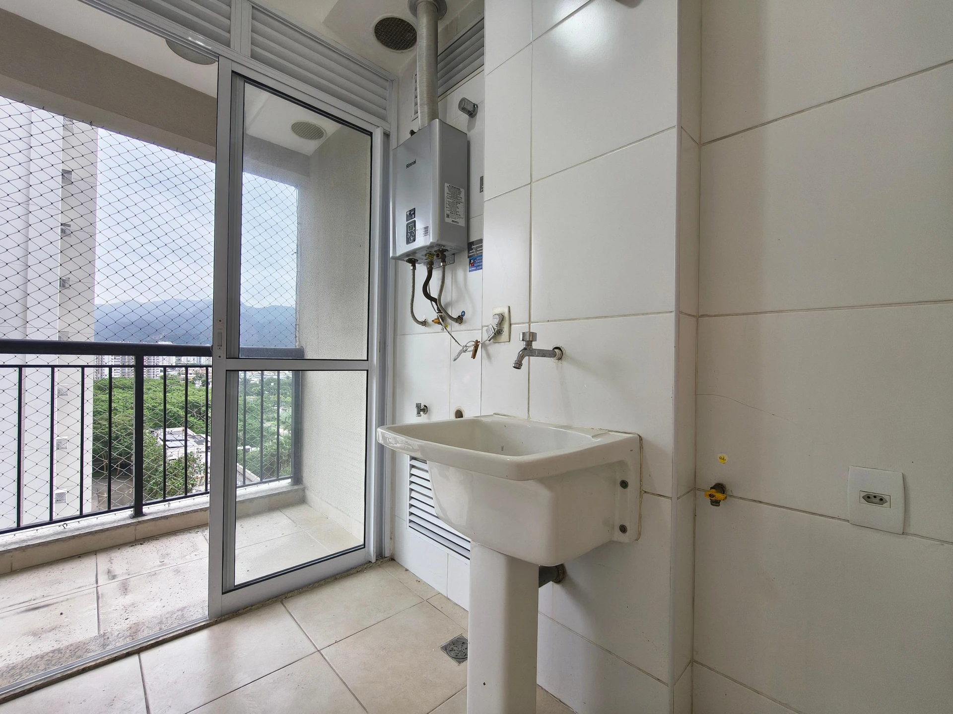 Apartamento de aluguel com 2 quartos e varanda — photo 22