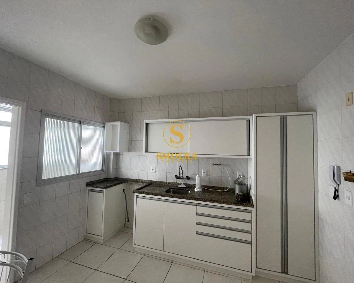Apartment, 114 m², with wood or laminate floors — photo 3