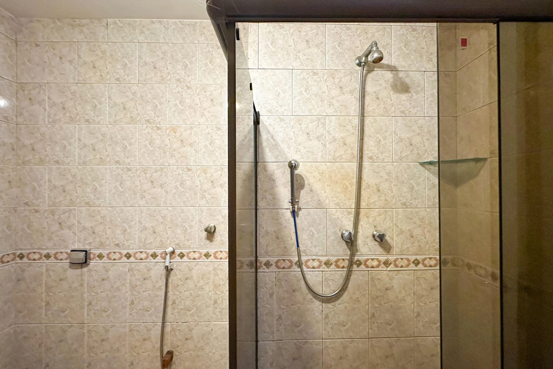 Unfurnished apartment with 3 bedrooms and 4 bathrooms — photo 28