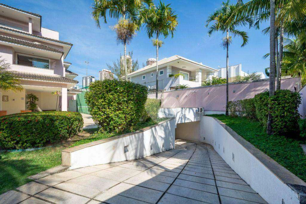 Furnished house with 7 en-suite bedrooms and 10 baths — photo 20