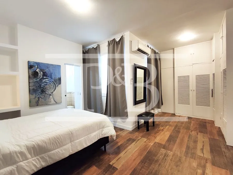 Furnished apartment with 4 bedrooms and 400 m² — photo 27