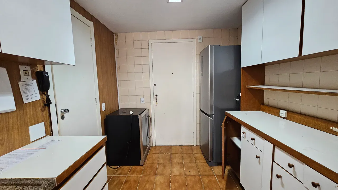 Apartment with 3 bedrooms and a balcony — photo 22