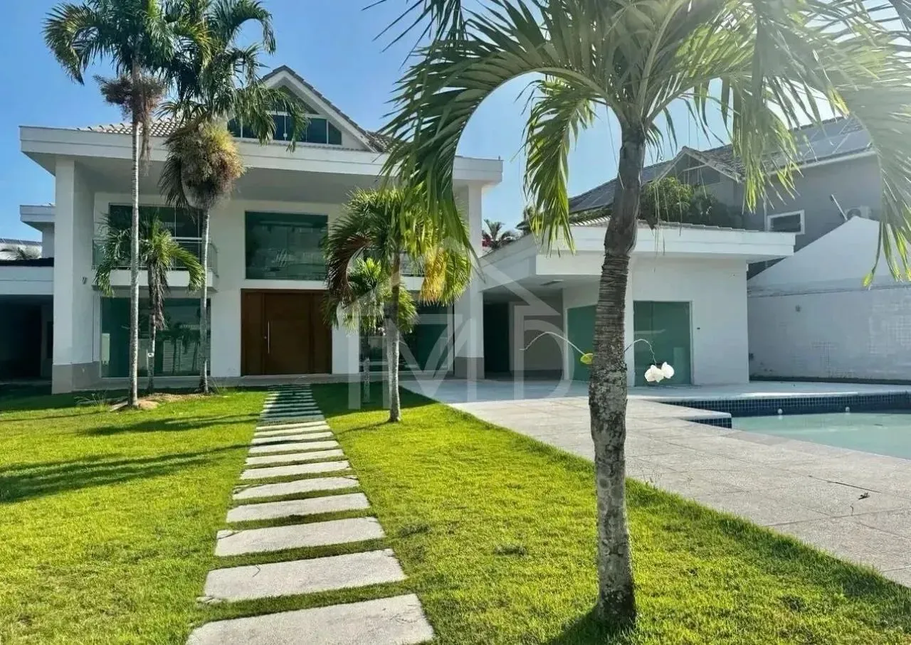 House with 5 bedrooms and floor-to-ceiling windows — photo 15