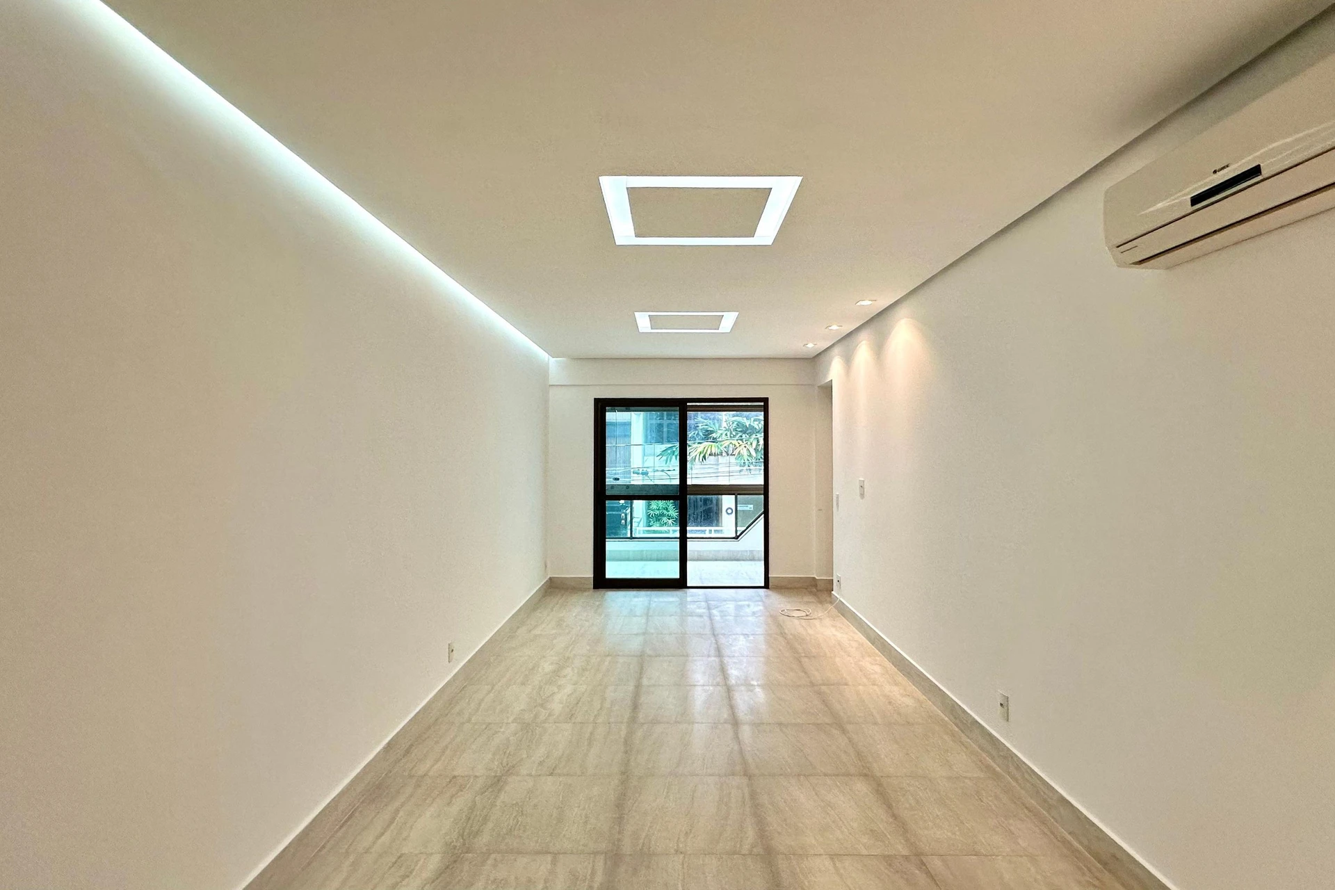 Unfurnished apartment with 2 suites and a balcony — photo 15