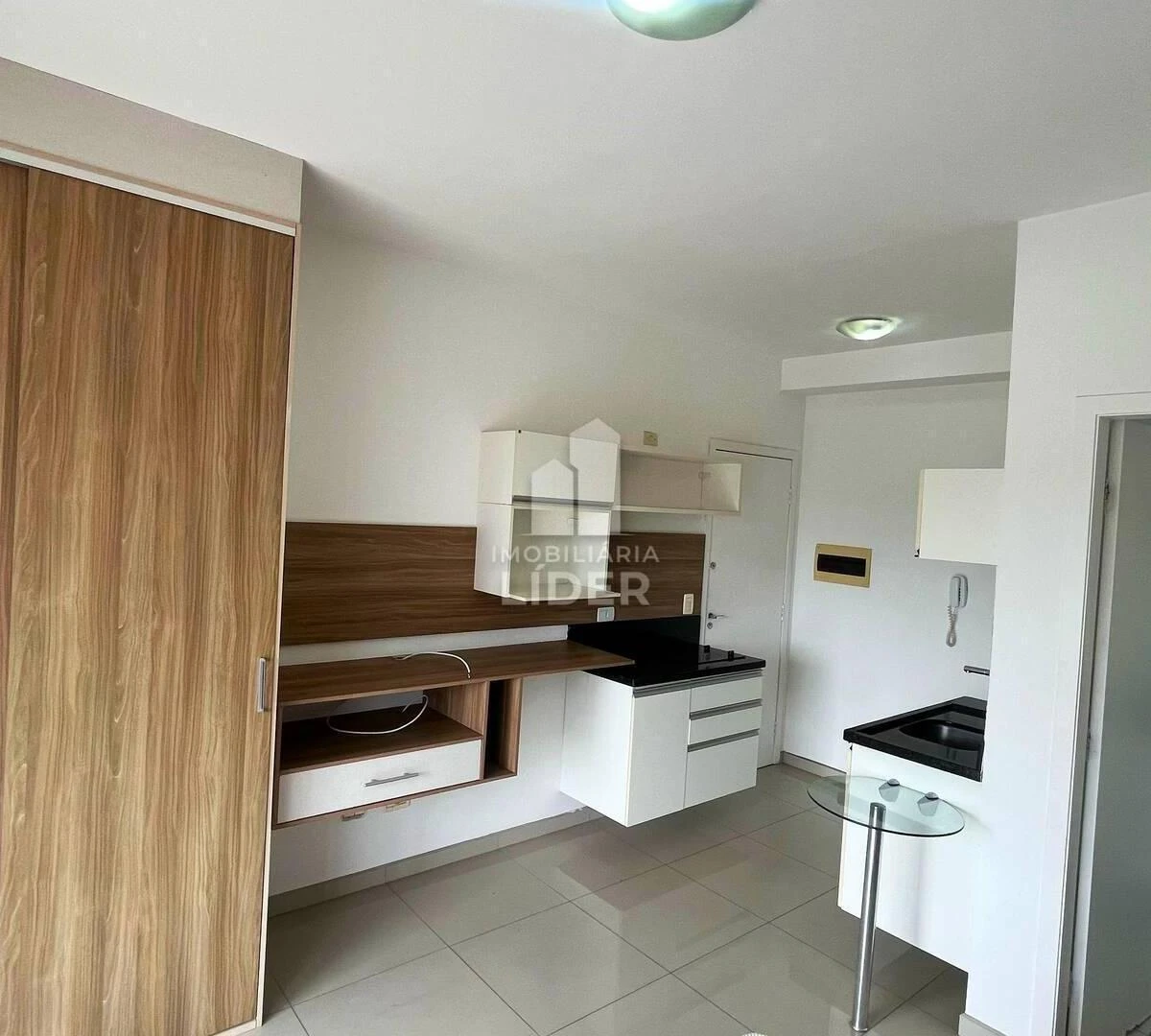 One-bedroom apartment with a home office in Curitiba — photo 9