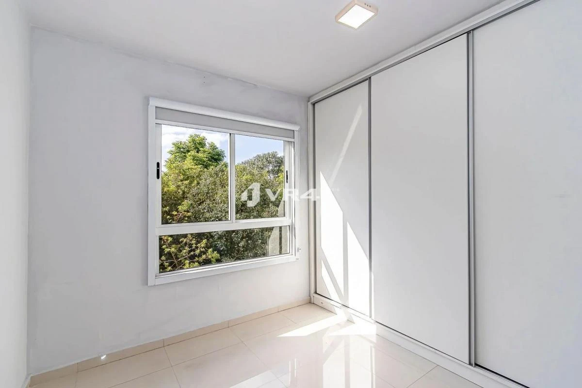 Balcony with a grill in a 2-bedroom apartment, 70 m² — photo 31