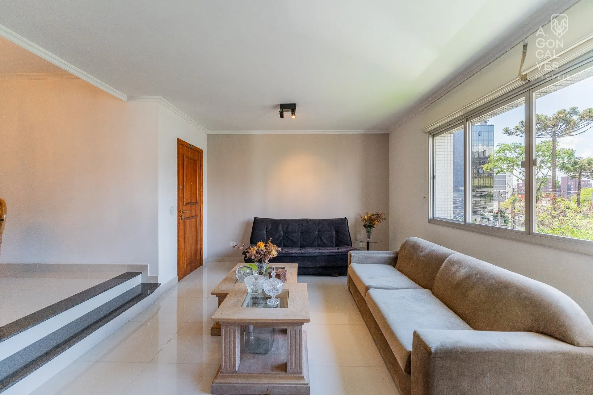 Furnished 219 m² apartment with 4 bedrooms and 2 parking spots — photo 7