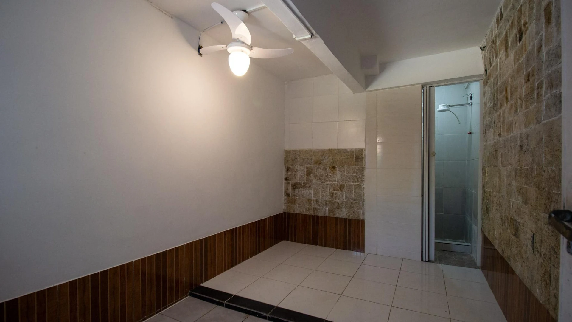 House, 260 m², with a grill on the balcony — photo 39