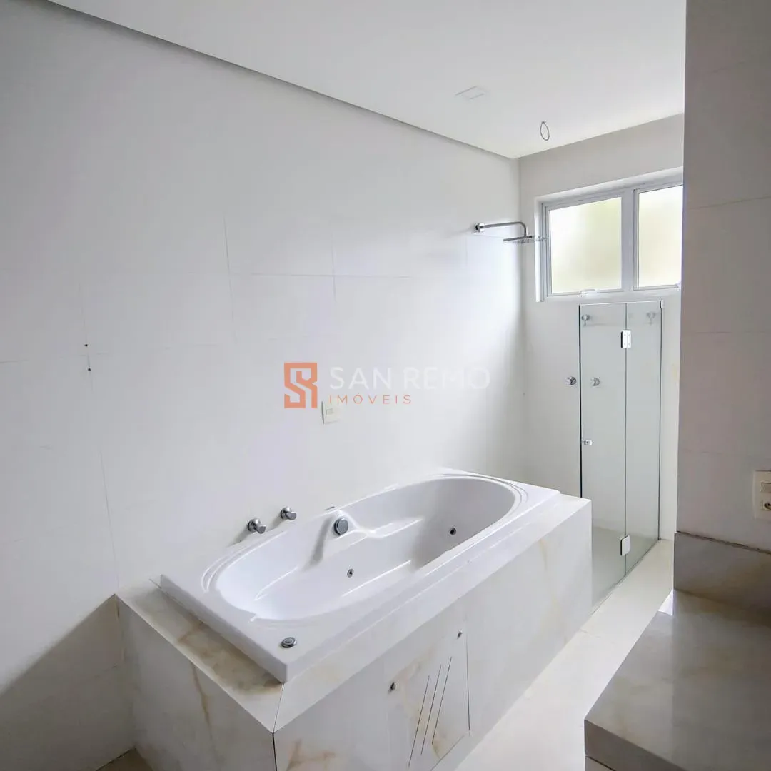 Дом с 3 спальнями и 2 ванными, 4 парковки и 718 м² — photo 11