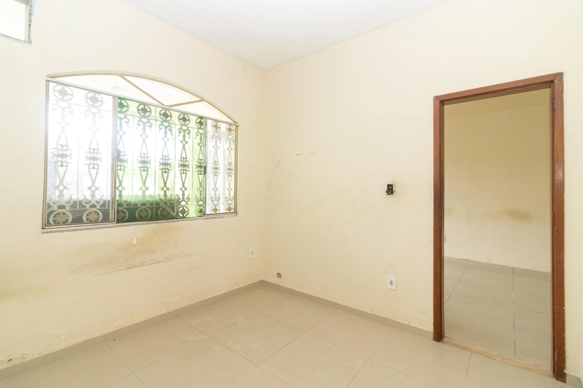 Glass-enclosed balcony in a 3-bedroom house, 110 m² — photo 32
