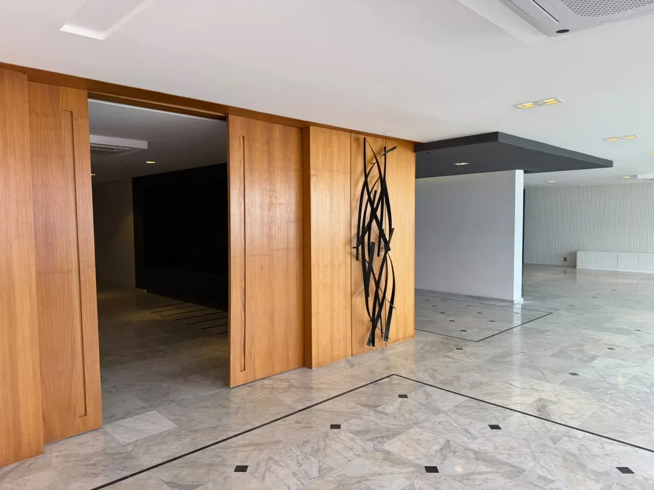 Apartamento de 465 m² com vista para a água e banheira — photo 13