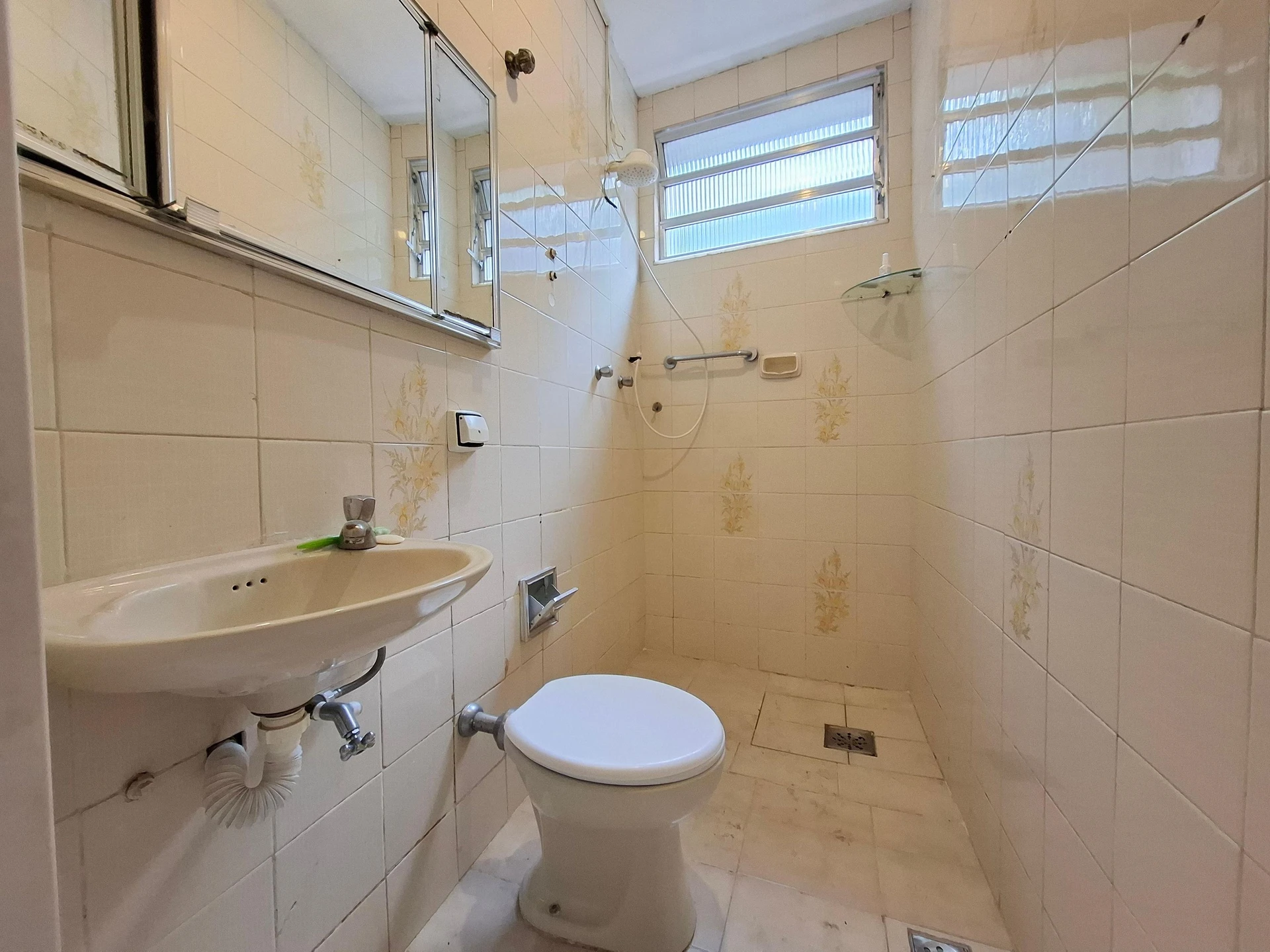 Unfurnished 3-bedroom apartment with 3 bathrooms — photo 29