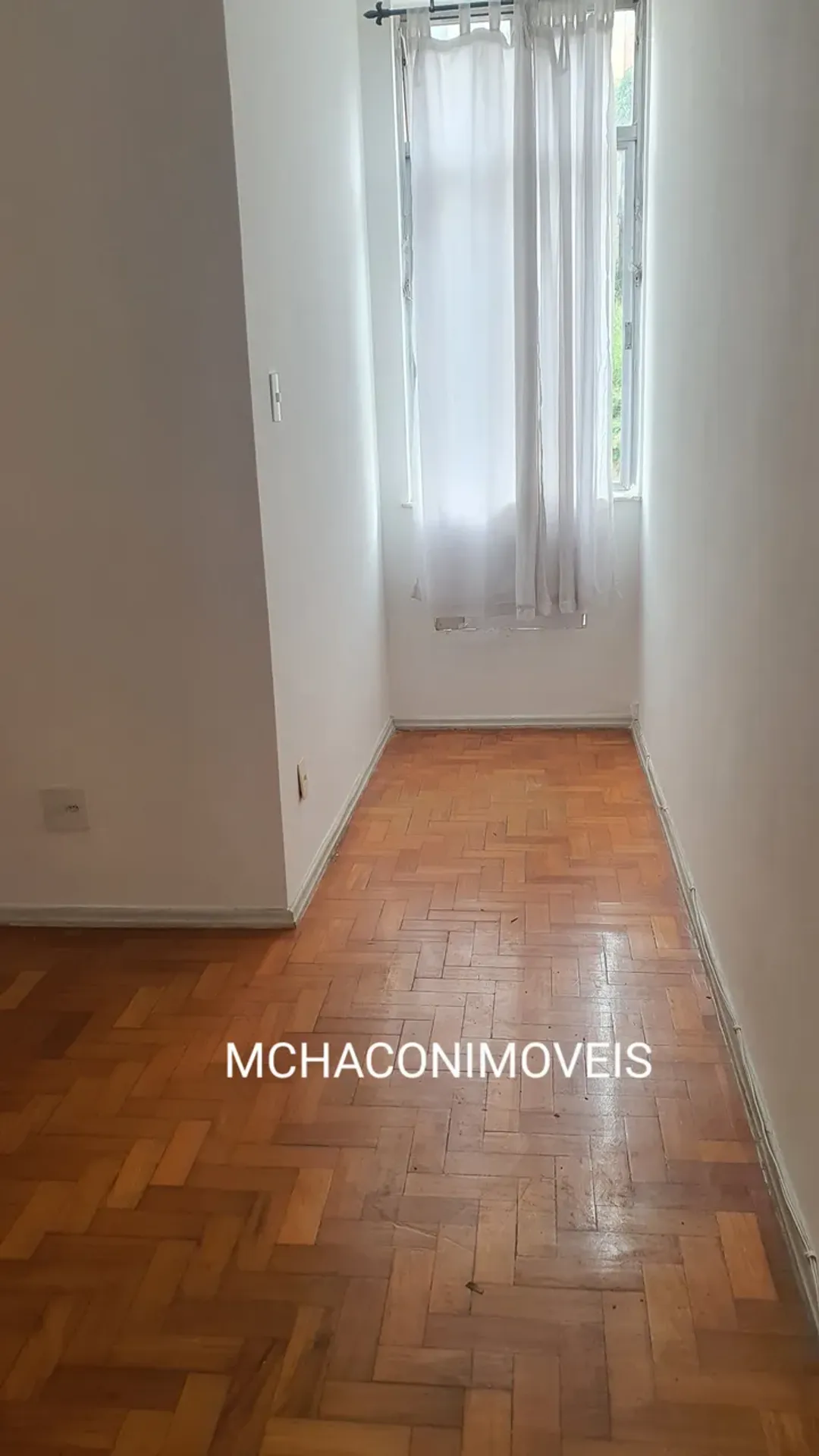 Apartment on the 4th floor with wood or laminate floors — photo 10