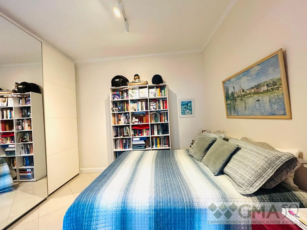 Apartamento com cozinha fechada e fogão a gás — photo 10