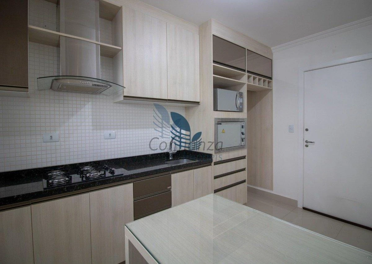 3-bedroom house with a glass-enclosed balcony in Curitiba