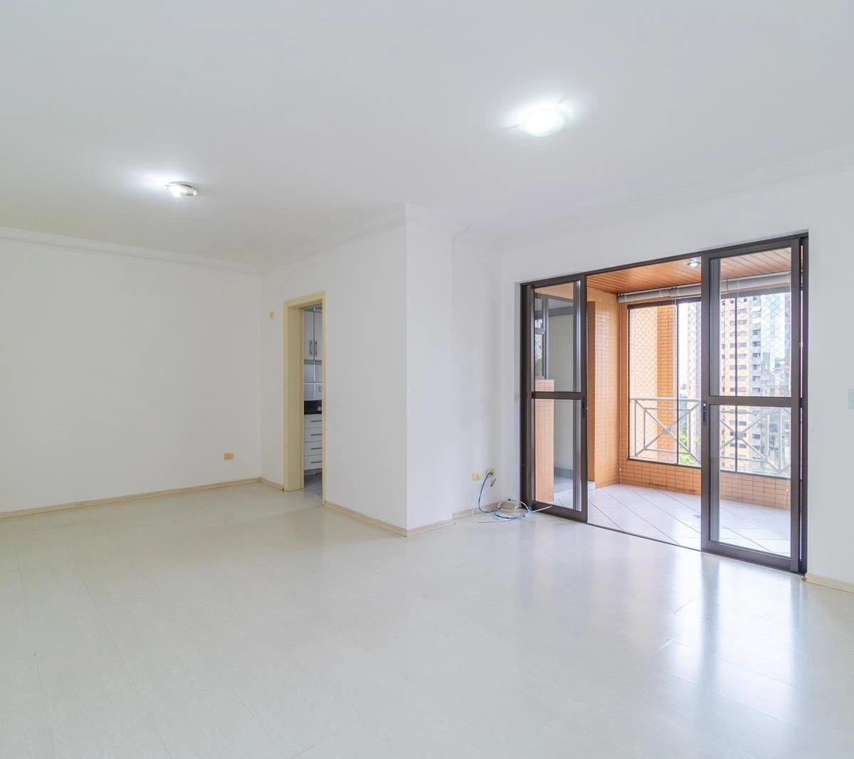 3-bedroom apartment with a grill on the balcony — photo 12