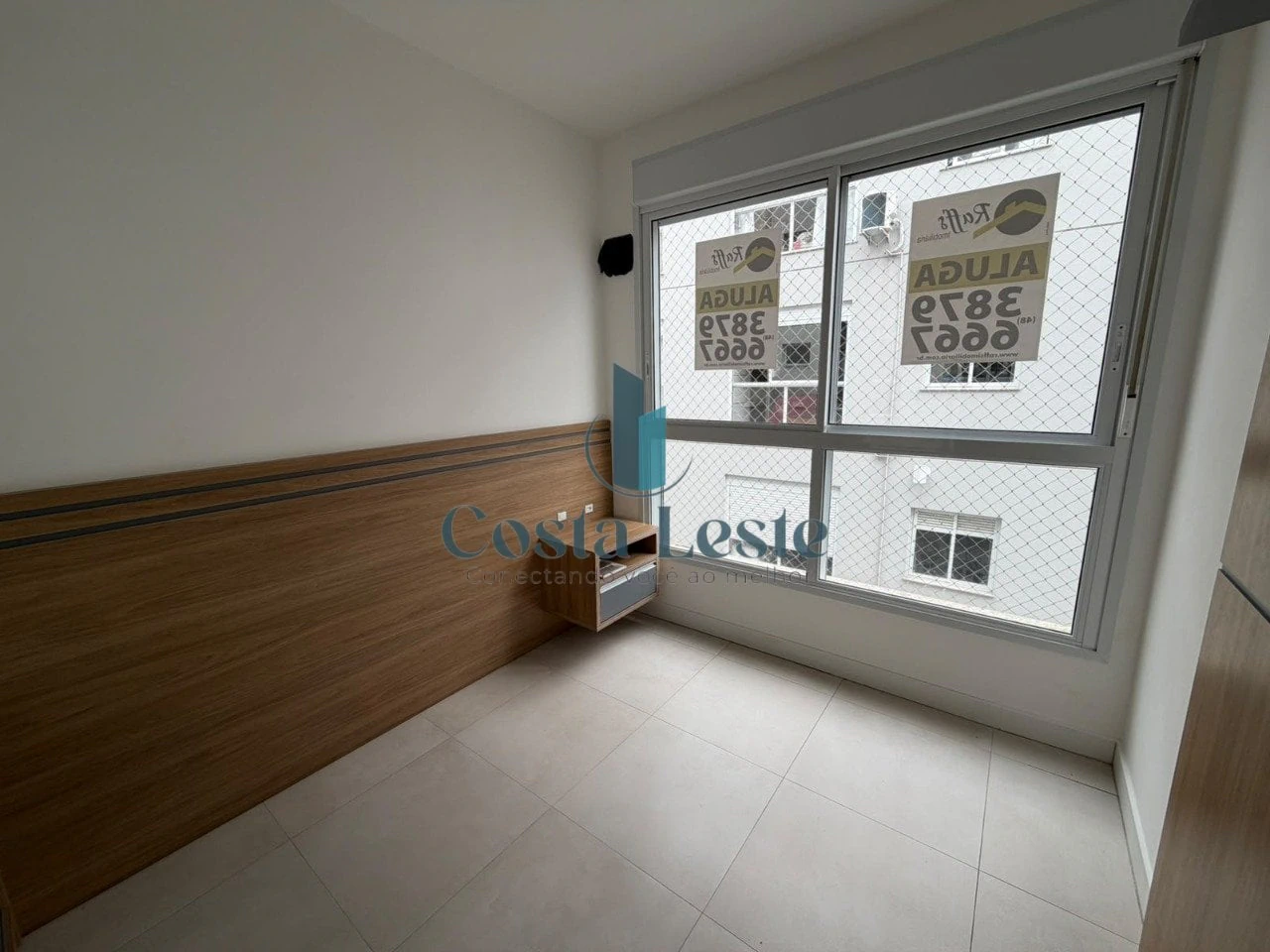 One-bedroom apartment with a washing machine — photo 5