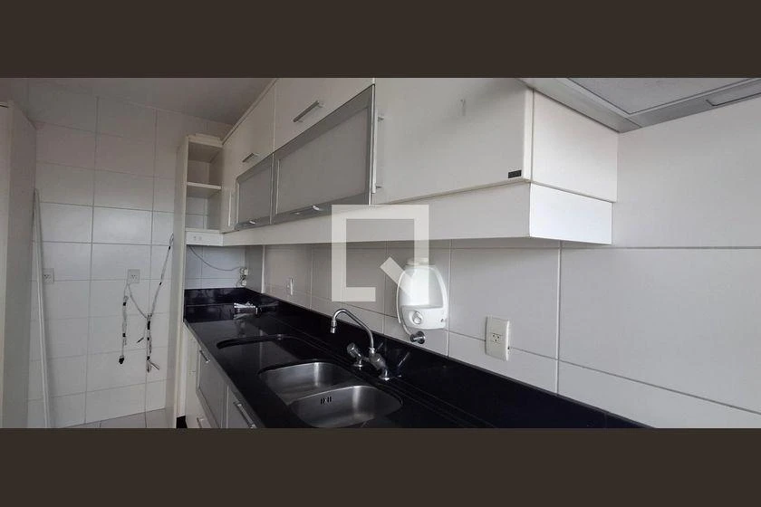 3-bedroom apartment in a building with a pool — photo 25
