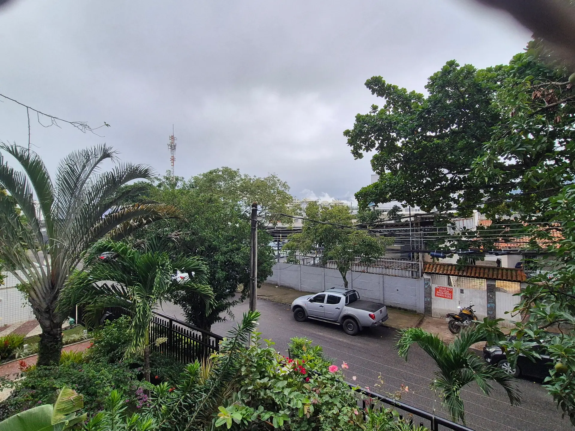 4-bedroom apartment with 3 bathrooms and a balcony — photo 18