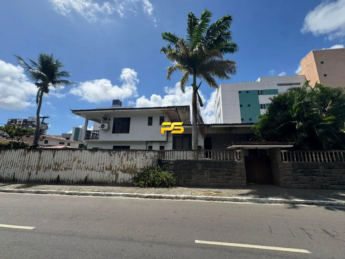 680 m² house with 9 bedrooms and separate kitchen — photo 3