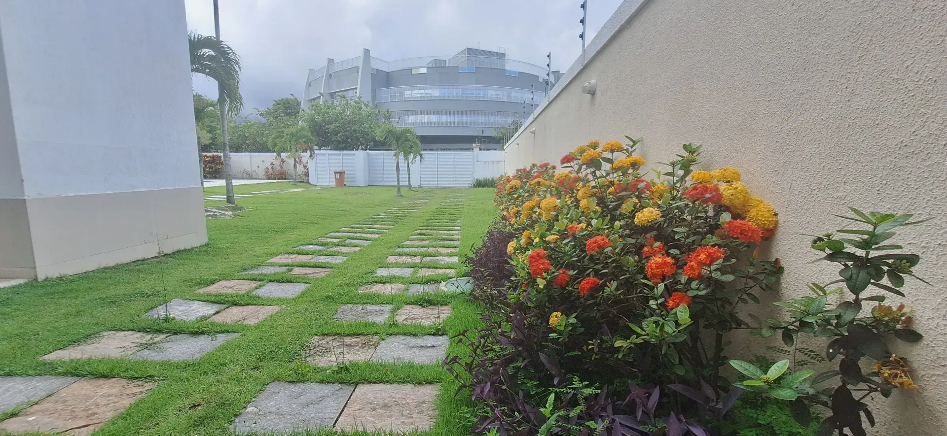 House with 900 m², 5 bedrooms and 4 parking spots — photo 36