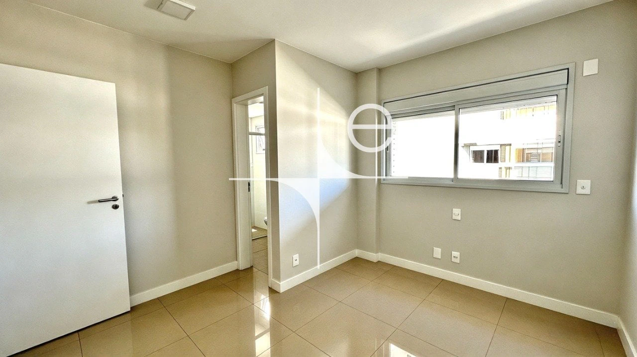 Mountain view in a 2-bedroom apartment, 76 m² — photo 10