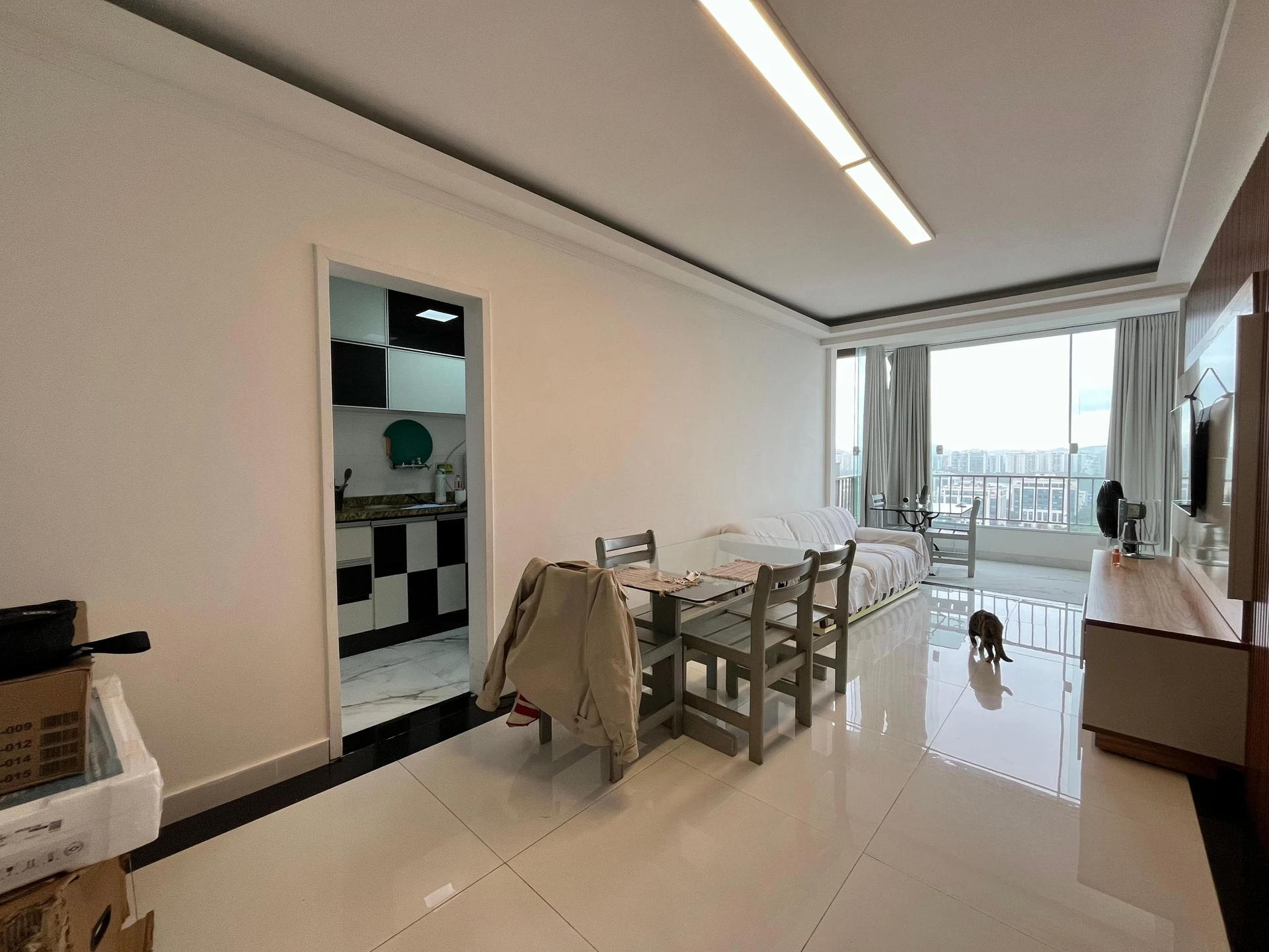 Floor-to-ceiling windows in a one-bedroom apartment, 70 m² — photo 4
