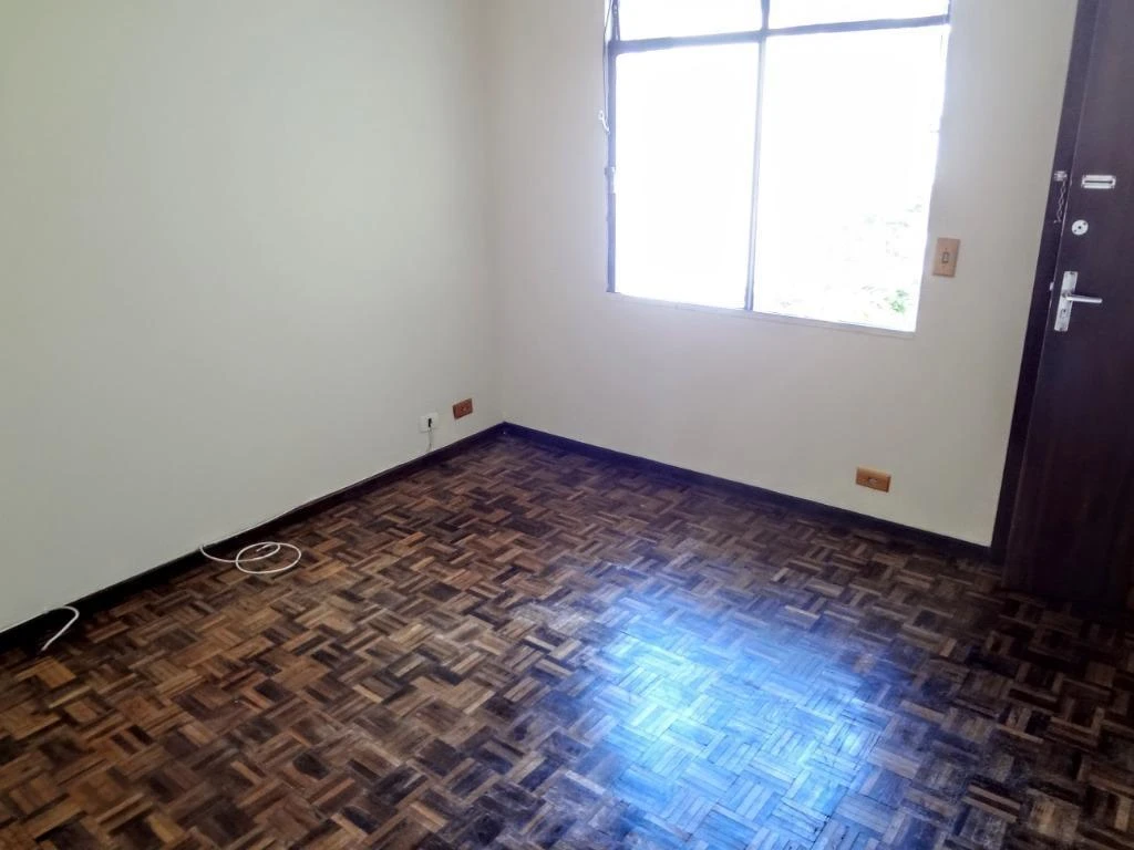 Wood or laminate floors in a one-bedroom apartment, 36 m² — photo 2