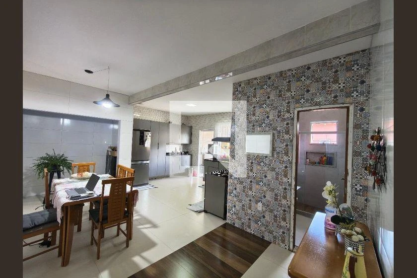 358 m² rental house with 2 bedrooms, suite and balcony — photo 40