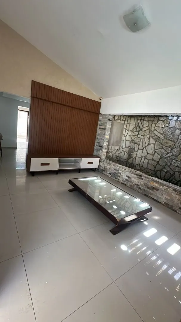 3-bedroom house, 1 with its own bathroom, 160 m²