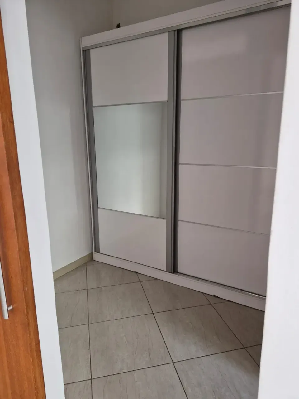 Unfurnished house with 4 bedrooms and 4 bathrooms and pool — photo 11