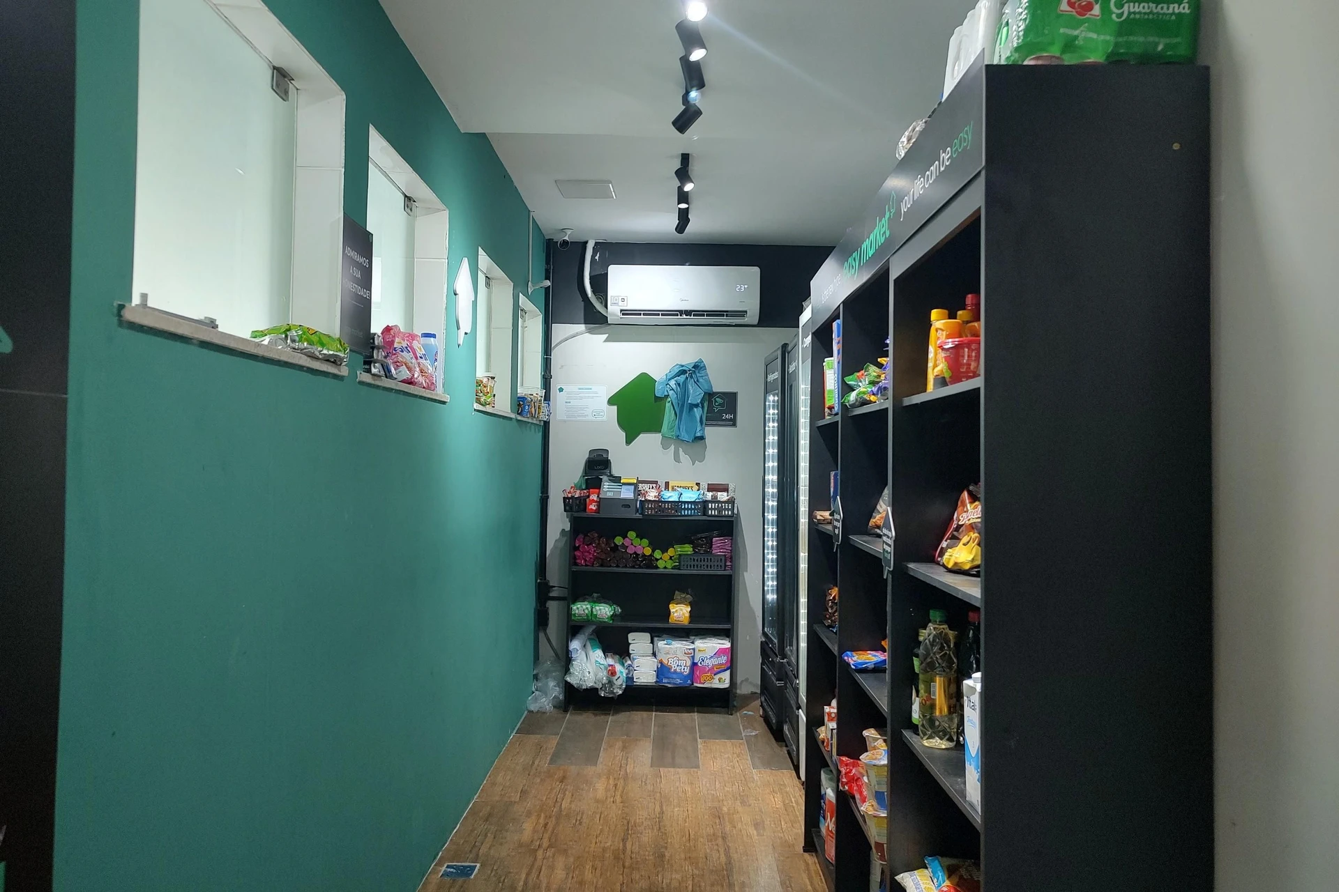1-bedroom apartment with an open-plan kitchen and parking — photo 24