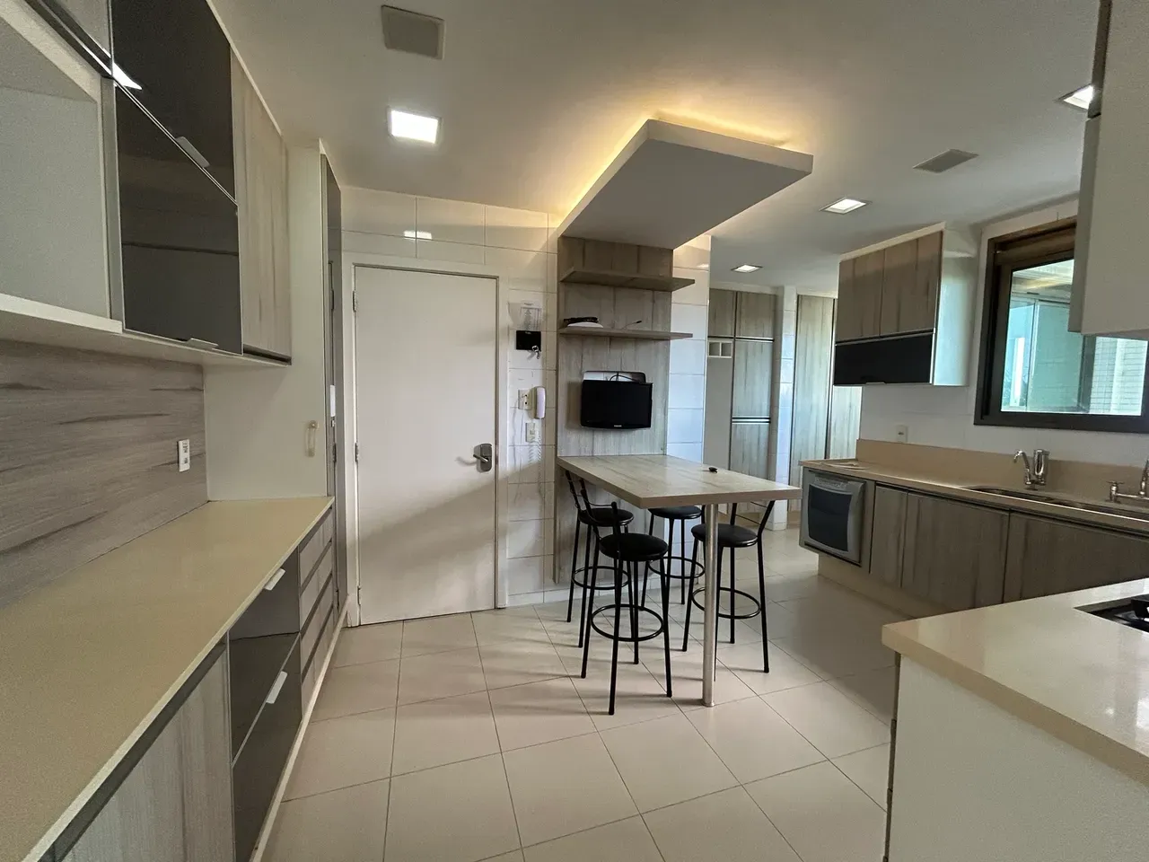 Apartamento de 233 m² com 4 quartos e cozinha americana — photo 28