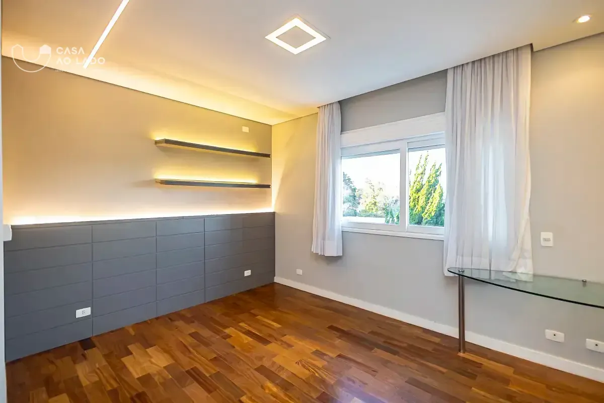 House with 629 m², 4 bedrooms and a balcony — photo 30