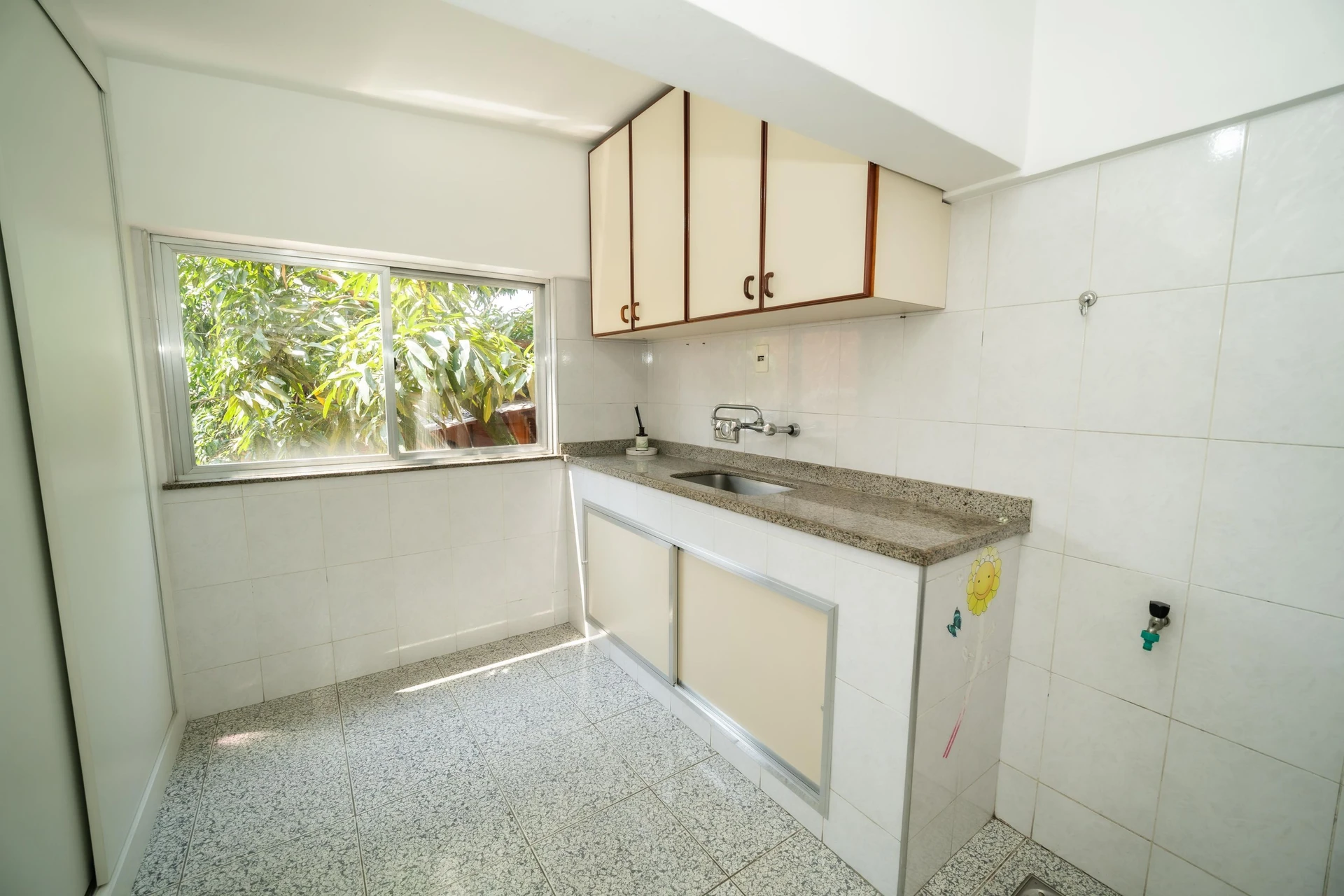 Furnished house, 449 m², with a jacuzzi — photo 113