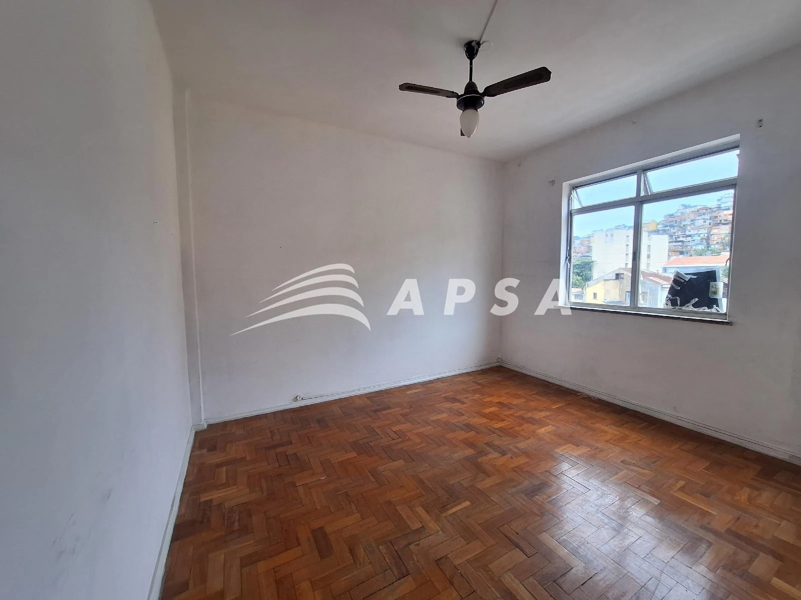 Wood or laminate floors in a one-bedroom apartment, 47 m² — photo 16