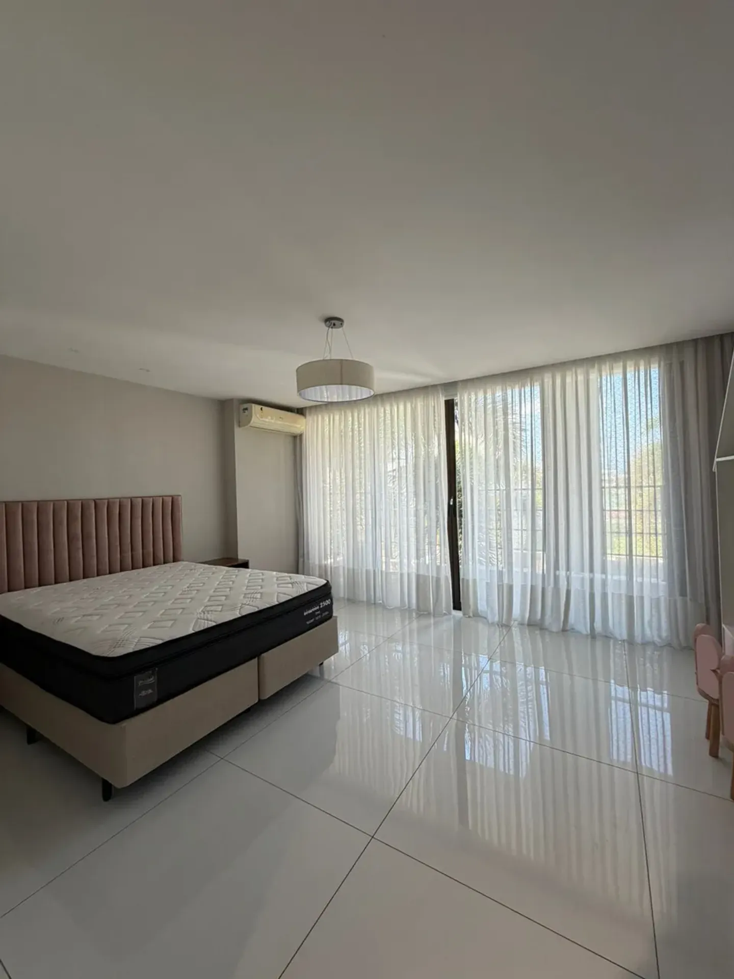 Casa com cozinha americana, 4 quartos e 5 banheiros, 980 m² — photo 19