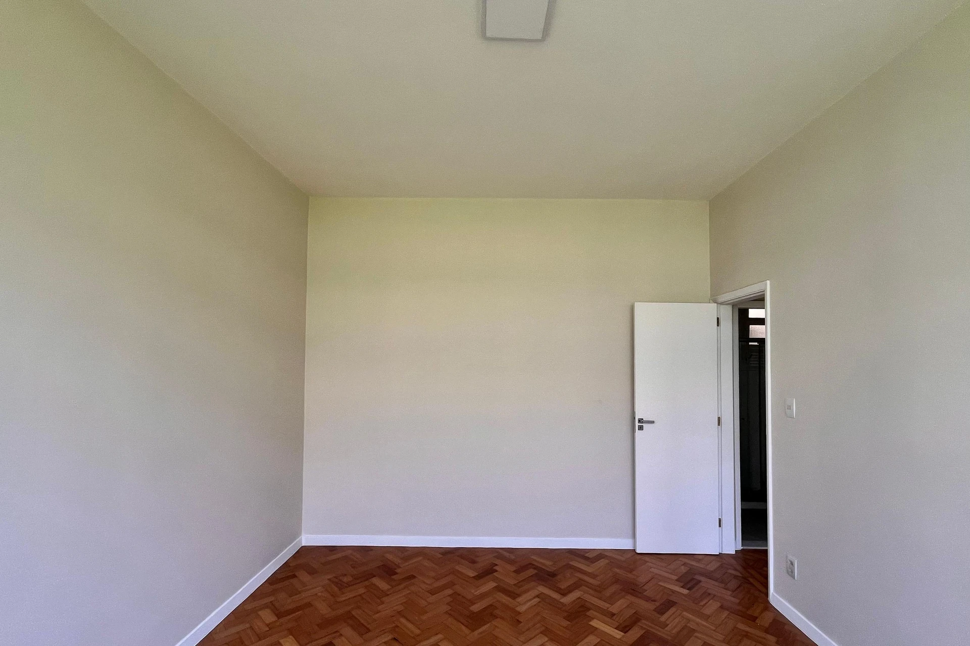 2-bedroom apartment with floor-to-ceiling windows — photo 42