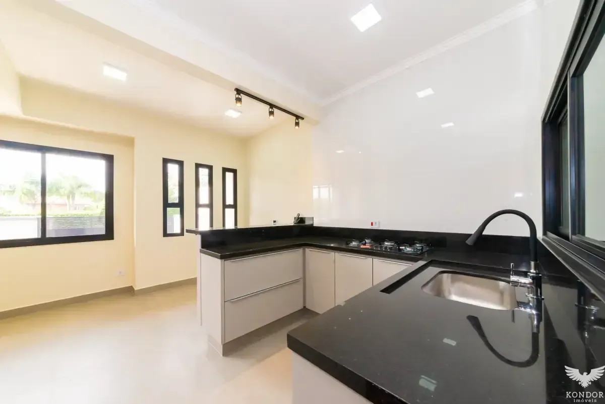 Two-story house with 230 m² and 3 bedrooms, 1 suite — photo 24