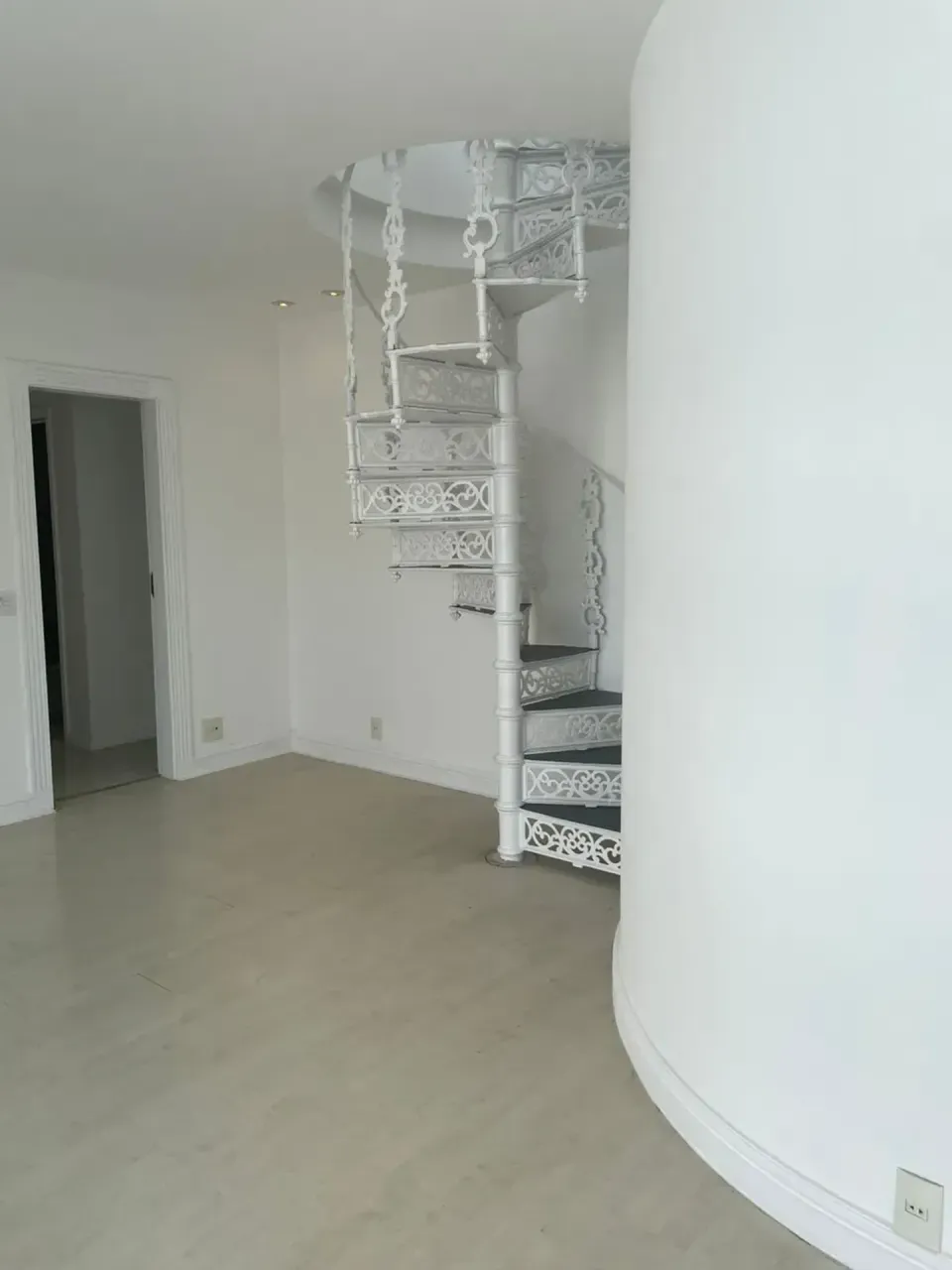 Unfurnished apartment with 5 bedrooms and 4 bathrooms — photo 4