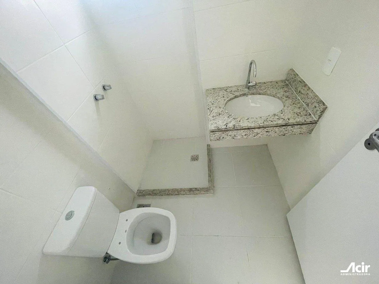 2-bedroom apartment in a building with a gym — photo 13