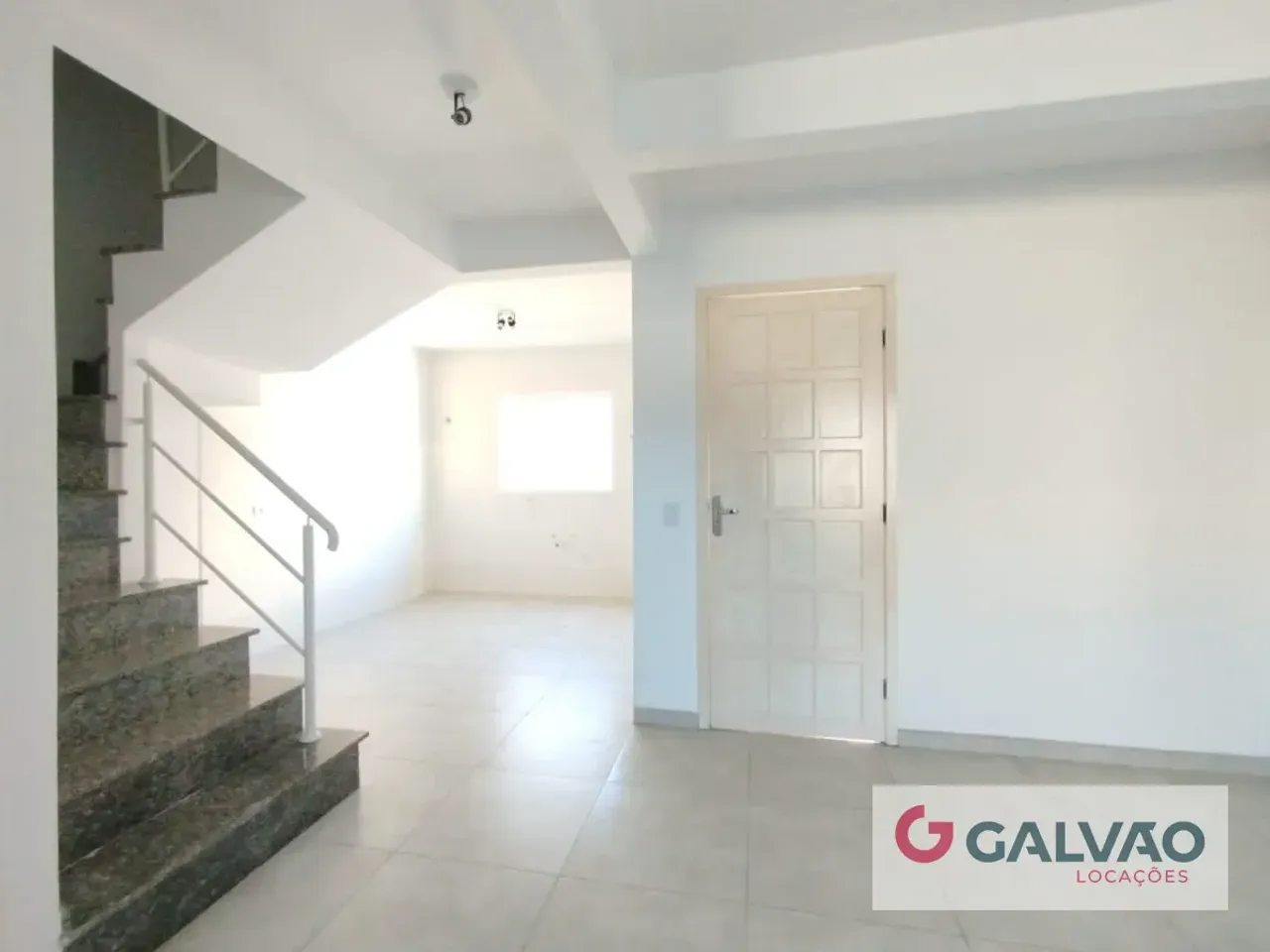 Condo house with 3 bedrooms, 98 m², balcony — photo 2
